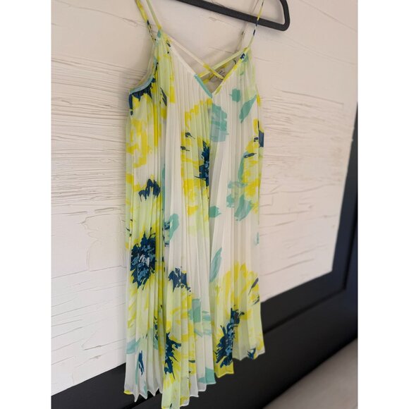 Guess | XS | Floral Pleated Mini Dress - Picture 4 of 6
